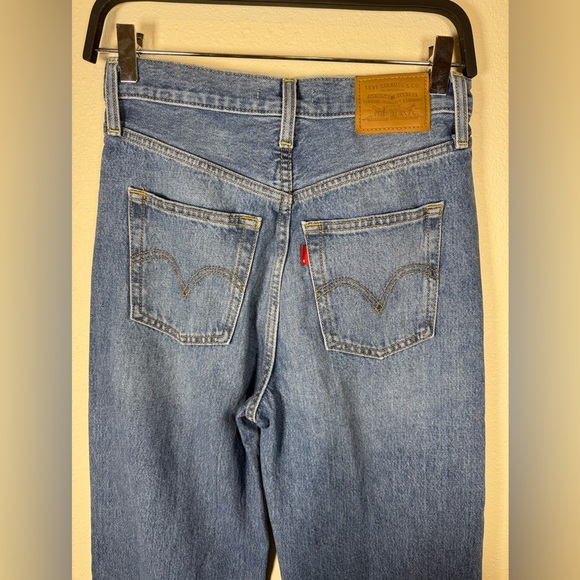 Levi’s Premium Women’s Rib cage Wide Leg Jeans Raw Hem 26 Waist 31” Inseam - Picture 4 of 10